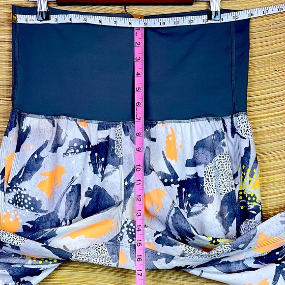 Lululemon Om Pant Mini Art Pop White Multi Pants. Size 10 - Picture 9 of 10